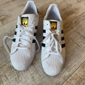 Men’s adidas superstar shoes. Excellent condition. Size 11.5.